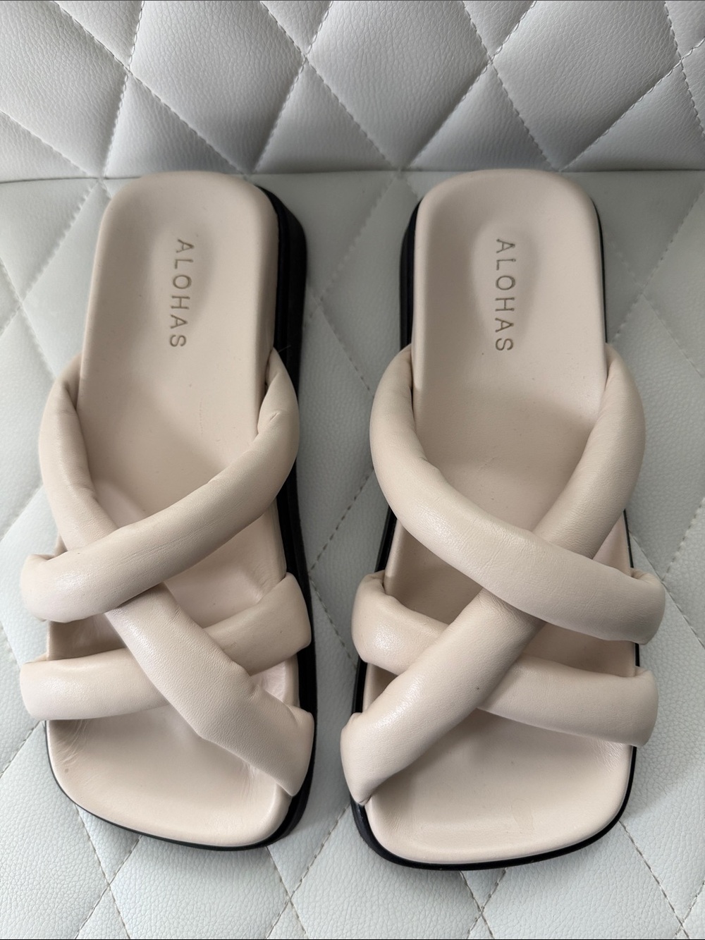 ALOHAS Cream Padded Crisscross Slide Sandals